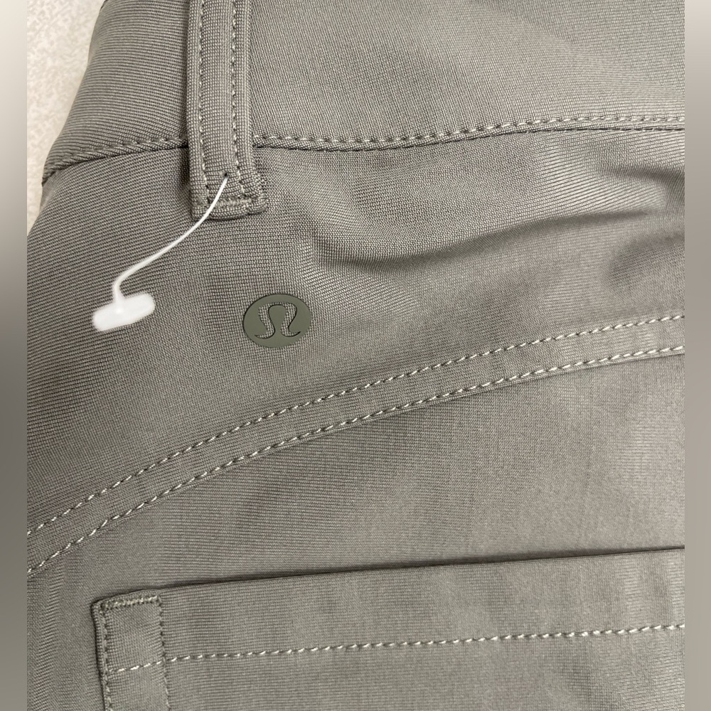 Lululemon 7/8 Length Women's Pants In 27 With 5 Pkt Wide Leg *L Utilitech